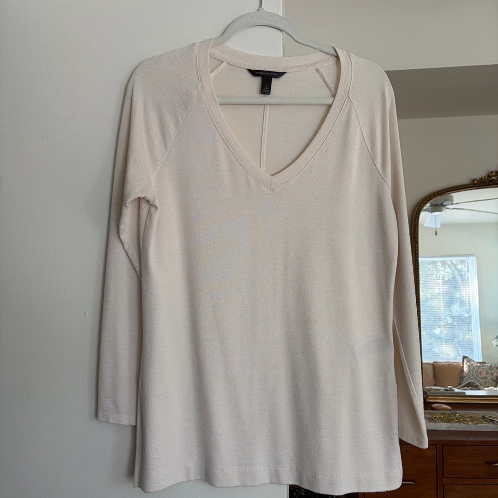 Banana Republic Elegant Cream V-Neck Women's Top